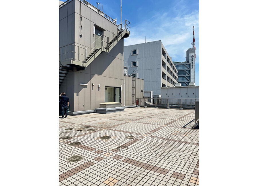 ⑨屋上(9階 )：テラス(エレベーター棟があるため、もっと高い景色の撮影が可能)