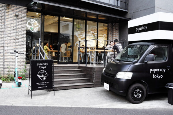 キッチンカー10 外から見た開催されたアパレル展示会