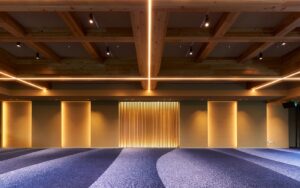 ライトアップしたスケルトン会場