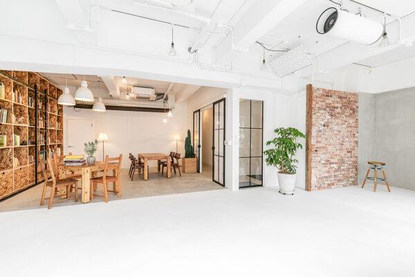 11隣にはライブラリー スペース