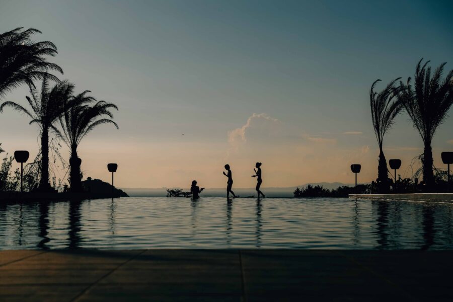 夕暮れのプール使用例