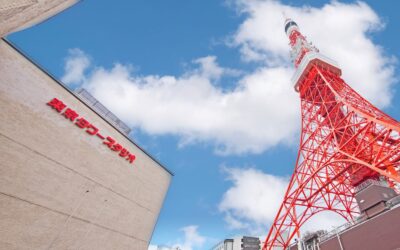 会場と東京タワーを見上げた様子