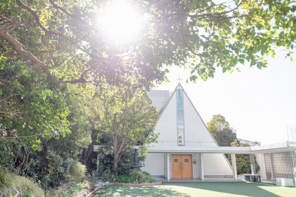 千葉県新浦安にあるチャペル、屋上ガーデン明るい自然光