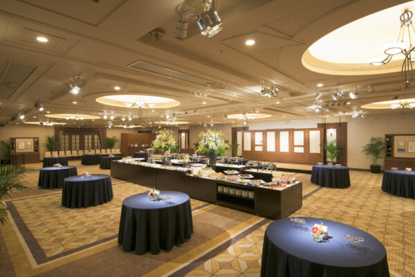 千葉県新浦安にあるパーティ会場・宴会場メインフロア使用例全体