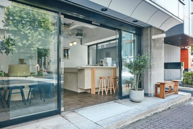 🎯ロケーションハンティング™️

◆新富 / 中央区◆
1階路面、ガラス張り。カフェ併設のイベントスペース。

東京都中央区、新富町駅から徒歩4分、八丁堀駅から徒歩5分。
1階路面のイベントスペースのご案内です。

ショーウィンドウのようなファサードと立地を活かし、ポップアップや展示会などにオススメのイベント会場です。

https://locationhunting.jp/46118

【📍新富町駅 4分 / ◻️64.05㎡ / ¥44,000/day / 🆔 : 46118】

📙【会場掲載募集中】
会場の掲載ご相談はこちら。掲載無料、上質な会場だけを扱う会場予約サービスです。
https://locationhunting.jp/join

📗【会場無料提案サービス】
会場お探しの方へ、即日会場提案。提案サービスご利用無料です。
https://locationhunting.jp/suggest

📘【展示会場・ポップアップ】
独自の視点で厳選された人気オススメ会場一覧ページです。
locationhunting.jp/3271