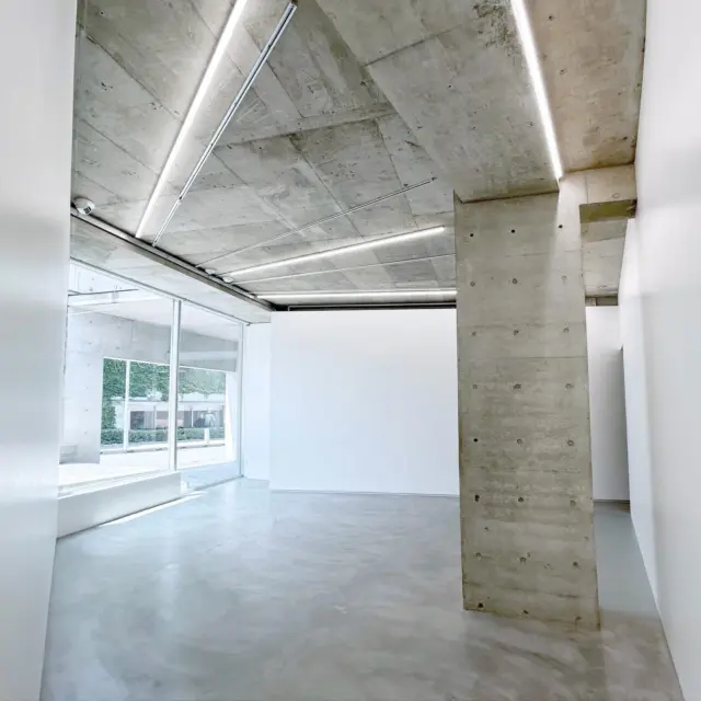 🎯ロケーションハンティング™️

◆神宮前 / 渋谷区◆
表参道ヒルズ裏。
安藤忠雄建築のギャラリースペース。

表参道ヒルズ裏に位置するギャラリースペースのご案内です。
ギャラリーとしてだけでなく、立地を活かしてのポップアップストア、ミニマルなイメージを活かしての撮影利⽤等としてのご利用も可能です。

https://locationhunting.jp/25427

【📍表参道駅3分 / ◻️168㎡ /¥33,000~/h / 🆔 : 25427】

📙【会場掲載募集中】
会場の掲載ご相談はこちら。掲載無料、上質な会場だけを扱う会場予約サービスです
https://locationhunting.jp/join

📗【会場無料提案サービス】
会場お探しの方へ、即日会場提案。提案サービスご利用無料です
https://locationhunting.jp/suggest

📘【展示会場・ポップアップ】
独自の視点で厳選された人気オススメ会場一覧ページです。
locationhunting.jp/3271