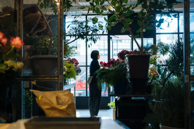 🎯ロケーションハンティング™️

◆羽田 / 蒲田◆
1階路面のフラワーショップ。

大田区西糀谷3丁目。
大鳥居駅から徒歩約4分という立地の路面1階店舗スペースのご案内です。
一階路面のショーウィンドウのようなファサードと環境を活かし、撮影やイベント利用にオススメのイベント会場です。

https://locationhunting.jp/46277

【大鳥居駅 4分 /◻️ 100㎡ / ¥22,000/h /🆔 : 46277】

📙【会場掲載募集中】
会場の掲載ご相談はこちら。掲載無料、上質な会場だけを扱う会場予約サービスです
https://locationhunting.jp/join

📗【会場無料提案サービス】
会場お探しの方へ、即日会場提案。提案サービスご利用無料です
https://locationhunting.jp/suggest

📘【展示会場・ポップアップ】
独自の視点で厳選された人気オススメ会場一覧ページです。
locationhunting.jp/3271