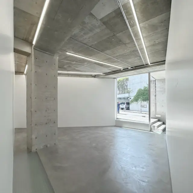 🎯ロケーションハンティング™️

◆神宮前 / 渋谷区◆
表参道ヒルズ裏。
安藤忠雄建築のギャラリースペース。

表参道ヒルズ裏に位置するギャラリースペースのご案内です。
ギャラリーとしてだけでなく、立地を活かしてのポップアップストア、ミニマルなイメージを活かしての撮影利⽤等としてのご利用も可能です。

https://locationhunting.jp/25427

【📍表参道駅3分 / ◻️168㎡ /¥33,000~/h / 🆔 : 25427】

📙【会場掲載募集中】
会場の掲載ご相談はこちら。掲載無料、上質な会場だけを扱う会場予約サービスです
https://locationhunting.jp/join

📗【会場無料提案サービス】
会場お探しの方へ、即日会場提案。提案サービスご利用無料です
https://locationhunting.jp/suggest

📘【展示会場・ポップアップ】
独自の視点で厳選された人気オススメ会場一覧ページです。
locationhunting.jp/3271