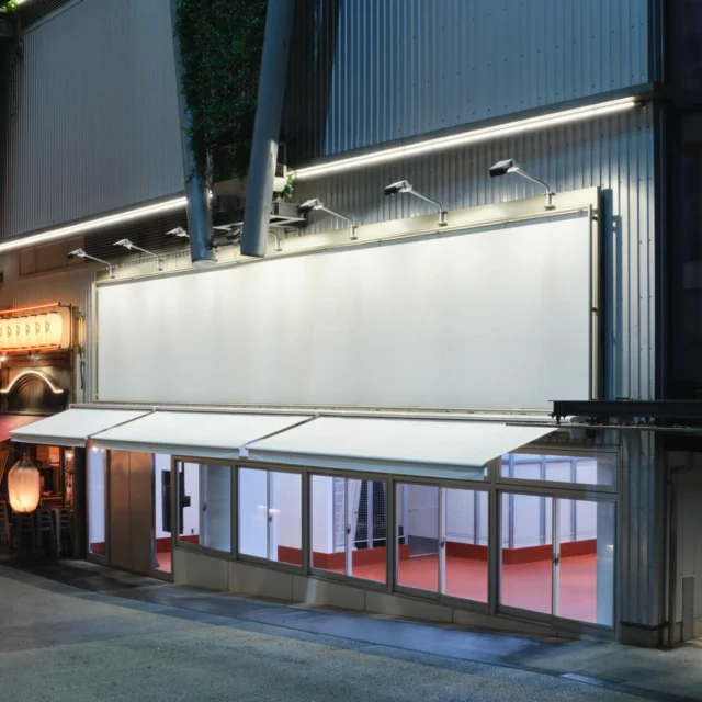 🎯ロケーションハンティング™️

◆渋谷 / 神宮前◆
MIYASHITA PARK1階路面のイベントスペース。

JR渋谷駅から徒歩1分という希少な立地の1階路面イベントスペースのご案内です。
広さは231㎡。
着席150席、スタンディング250名に対応し、柔軟なレイアウト変更も可能な自由度が高いイベントスペースです。

https://locationhunting.jp/46773

【📍渋谷駅 1分 / ◻️ 231㎡ / ¥440,000/day / 🆔 : 46773】

📙【会場掲載募集中】
会場の掲載ご相談はこちら。掲載無料、上質な会場だけを扱う会場予約サービスです
https://locationhunting.jp/join

📗【会場無料提案サービス】
会場お探しの方へ、即日会場提案。提案サービスご利用無料です
https://locationhunting.jp/suggest

📘【イベント会場・パーティ】
独自の視点で厳選された人気オススメ会場一覧ページです。
https://locationhunting.jp/3330