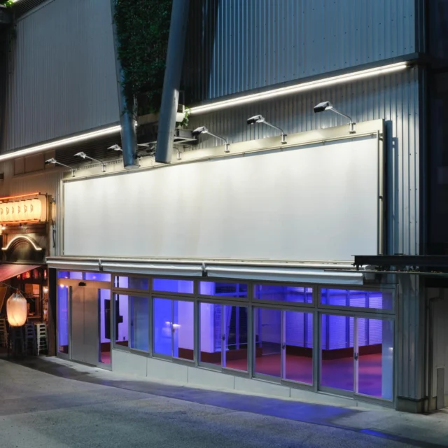 🎯ロケーションハンティング™️

◆渋谷 / 神宮前◆
MIYASHITA PARK1階路面のイベントスペース。

JR渋谷駅から徒歩1分という希少な立地の1階路面イベントスペースのご案内です。
広さは231㎡。
着席150席、スタンディング250名に対応し、柔軟なレイアウト変更も可能な自由度が高いイベントスペースです。

https://locationhunting.jp/46773

【📍渋谷駅 1分 / ◻️ 231㎡ / ¥440,000/day / 🆔 : 46773】

📙【会場掲載募集中】
会場の掲載ご相談はこちら。掲載無料、上質な会場だけを扱う会場予約サービスです
https://locationhunting.jp/join

📗【会場無料提案サービス】
会場お探しの方へ、即日会場提案。提案サービスご利用無料です
https://locationhunting.jp/suggest

📘【イベント会場・パーティ】
独自の視点で厳選された人気オススメ会場一覧ページです。
https://locationhunting.jp/3330