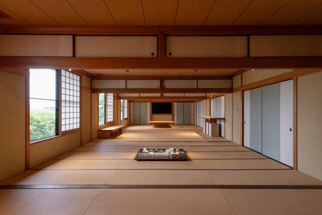 🎯ロケーションハンティング™️

◆兵庫県 / 淡路島◆
奥行きおよそ20m、60帖の大広間が印象的なレンタルスタジオスペース。

兵庫県淡路市志筑。
入母屋造りの建築を改装した会場のご案内です。

上質な和の空間と60帖というサイズ感を活かしての写真撮影や動画撮影利用にオススメの会場です。

【📍三宮駅 車で40分 / ◻️200㎡ / 🆔：47356】

https://locationhunting.jp/47356

📙【会場掲載募集中】
会場の掲載ご相談はこちら。掲載無料、上質な会場だけを扱う会場予約サービスです
https://locationhunting.jp/join

📗【会場無料提案サービス】
会場お探しの方へ、即日会場提案。提案サービスご利用無料です
https://locationhunting.jp/suggest

📘【撮影】
独自の視点で厳選された人気オススメ会場一覧ページです。
https://locationhunting.jp/category/types/photo_studio