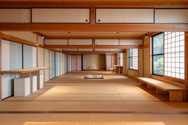 🎯ロケーションハンティング™️

◆兵庫県 / 淡路島◆
奥行きおよそ20m、60帖の大広間が印象的なレンタルスタジオスペース。

兵庫県淡路市志筑。
入母屋造りの建築を改装した会場のご案内です。

上質な和の空間と60帖というサイズ感を活かしての写真撮影や動画撮影利用にオススメの会場です。

【📍三宮駅 車で40分 / ◻️200㎡ / 🆔：47356】

https://locationhunting.jp/47356

📙【会場掲載募集中】
会場の掲載ご相談はこちら。掲載無料、上質な会場だけを扱う会場予約サービスです
https://locationhunting.jp/join

📗【会場無料提案サービス】
会場お探しの方へ、即日会場提案。提案サービスご利用無料です
https://locationhunting.jp/suggest

📘【撮影】
独自の視点で厳選された人気オススメ会場一覧ページです。
https://locationhunting.jp/category/types/photo_studio