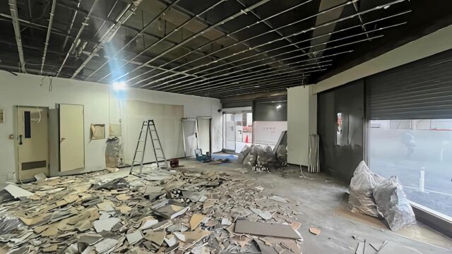 🎯ロケーションハンティング™️

◆新宿 / 新宿区◆
希少な新宿駅近。
1階路面角地のガラス張りポップアップスペース。

新宿エリアでは大変希少な駅近のポップアップスペースのご案内です。
角地のガラス張りの外観。
白壁、白のフロアに3.8mという高さの天井が印象的な会場で
アパレルなどの展示会場、PR、プロモーションなどイベント会場としての利用にオススメの会場です。

【📍新宿駅西口 3分 / ◻️70㎡ / ¥150,000/day / 🆔 : 47150】

https://locationhunting.jp/47150

📙【会場掲載募集中】
会場の掲載ご相談はこちら。掲載無料、上質な会場だけを扱う会場予約サービスです
https://locationhunting.jp/join

📗【会場無料提案サービス】
会場お探しの方へ、即日会場提案。提案サービスご利用無料です
https://locationhunting.jp/suggest

📘【展示会場・ポップアップ】
独自の視点で厳選された人気オススメ会場一覧ページです。
locationhunting.jp/3271