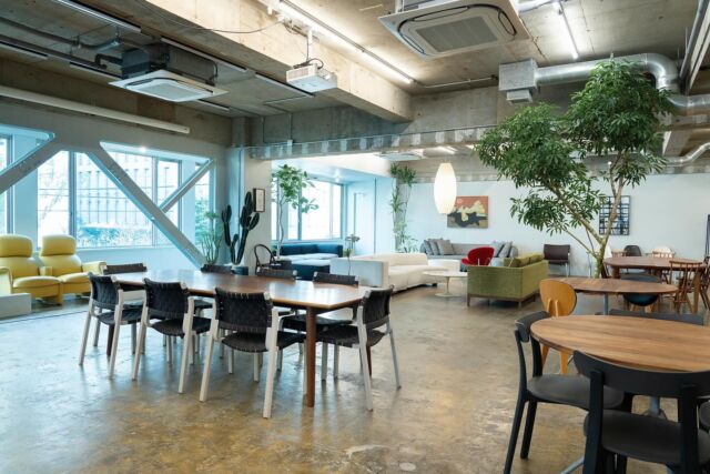 🎯ロケーションハンティング™️

◆永田町 / 赤坂見附◆
永田町駅近くのイベントスペース。
永田町駅から徒歩2分。赤坂見附駅から徒歩8分という立地のイベントスペースのご案内です。

程よくカジュアルなインテリアと自然光を取り入れた明るく開放的な空間が特徴の会場です。
レイアウト変更のご相談も可能なイベント会場です。

【📍永田町駅 2分 / ◻️212㎡ / ¥385,000/day / 🆔：47780】

https://locationhunting.jp/47780

📙【会場掲載募集中】
会場の掲載ご相談はこちら。掲載無料、上質な会場だけを扱う会場予約サービスです
https://locationhunting.jp/join

📗【会場無料提案サービス】
会場お探しの方へ、即日会場提案。提案サービスご利用無料です
https://locationhunting.jp/suggest

📘【イベント会場】
独自の視点で厳選された人気オススメ会場一覧ページです。
https://locationhunting.jp/event