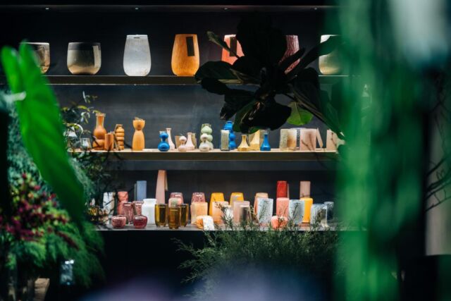 🎯ロケーションハンティング™️

◆麻布十番 / 赤羽橋◆
東京タワー近く、1階路面のお花屋さん。

東京タワーからも近い好立地の路面1階フローリスト店舗のご案内です。
ガラス張りで自然光豊富かつ視認性の高い環境、そして常時観葉植物を活用できるという独自の雰囲気を活かしての撮影利用やポップアップとしての利用にオススメの会場です。

【📍麻布十番駅 4分 / ◻️70㎡ / ¥20,000/h / 🆔：48041】

https://locationhunting.jp/48041

📙【会場掲載募集中】
会場の掲載ご相談はこちら。掲載無料、上質な会場だけを扱う会場予約サービスです
https://locationhunting.jp/join

📗【会場無料提案サービス】
会場お探しの方へ、即日会場提案。提案サービスご利用無料です
https://locationhunting.jp/suggest

📘【撮影】
独自の視点で厳選された人気オススメ会場一覧ページです。
https://locationhunting.jp/category/types/photo_studio