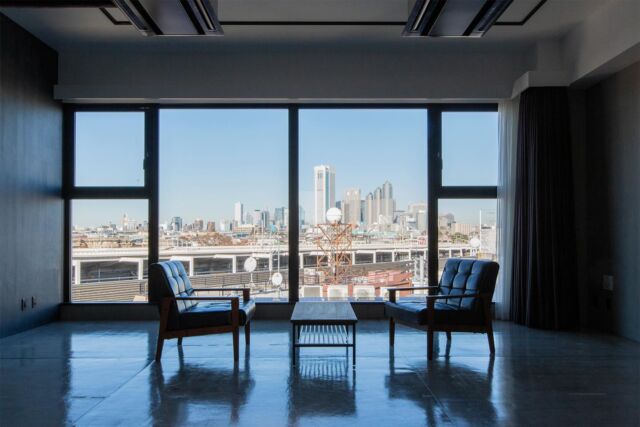 🎯ロケーションハンティング™️

◆渋谷区 / 代々木上原◆
新宿副都心一望の全面窓が印象的なレンタルスタジオ。

代々木公園、そして渋谷エリアからもアクセス良好な会場のご案内です。

上質でシンプルな内装を活かしての展示会利用や、都心の景観を活かした時間帯による表情変化を一望できる窓を活かしての撮影利用にオススメの会場です。

【📍代々木上原駅 1分 / ◻️35㎡ / ¥16,500/h / 🆔：19420】

https://locationhunting.jp/19420

📙【会場掲載募集中】
会場の掲載ご相談はこちら。掲載無料、上質な会場だけを扱う会場予約サービスです
https://locationhunting.jp/join

📗【会場無料提案サービス】
会場お探しの方へ、即日会場提案。提案サービスご利用無料です
https://locationhunting.jp/suggest

📘【撮影】
独自の視点で厳選された人気オススメ会場一覧ページです。
https://locationhunting.jp/category/types/photo_studio