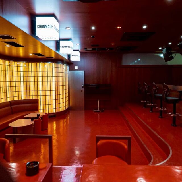 🎯ロケーションハンティング™️

◆六本木/港区◆
レトロフューチャーな内装のイベントスペース。

港区六本木3丁目。
六本木ヒルズそして東京ミッドタウンからもアクセス良好という立地のイベントスペースのご案内です。

曲線やカーブを多用した上質なデザインがマッチしている会場です。
レーザー演出設備を備え、シーンに応じた演出や空間アレンジも可能です。

【📍六本木駅 2分 / ◻️151.04㎡ 】 

https://locationhunting.jp/49586

📙【会場掲載募集中】
会場の掲載ご相談はこちら。掲載無料、上質な会場だけを扱う会場予約サービスです
https://locationhunting.jp/join

📘【イベント会場・パーティ】
独自の視点で厳選された人気オススメ会場一覧ページです。
https://locationhunting.jp/3330

📗【会場無料提案サービス】
会場お探しの方へ、即日会場提案。提案サービスご利用無料です
https://locationhunting.jp/suggest