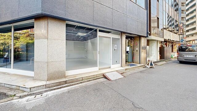 🎯ロケーションハンティング™️

◆新宿 / 新宿区◆
新宿区西新宿7丁目
新宿駅西口から徒歩3分、東口から徒歩7分
西武新宿駅からも徒歩3分、大久保駅から徒歩9分という大変便利な立地の会場です

ガラス面の装飾もご相談可能なギャラリー仕様のイベントスペースです
人通りが絶えない小滝橋通り隣の線路沿いに位置し、山手線、総武線車内からも視認できるという広告効果も期待できます

【📍新宿駅西口 3分 / ◻️70㎡ / ¥150,000/day / 🆔 : 47150】

https://locationhunting.jp/stellagalleryshinjuku

📙【会場掲載募集中】
会場の掲載ご相談はこちら。掲載無料、上質な会場だけを扱う会場予約サービスです
https://locationhunting.jp/join

📘【展示会場・ポップアップ】
独自の視点で厳選された人気オススメ会場一覧ページです
locationhunting.jp/3271

📗【会場無料提案サービス】
会場お探しの方へ、即日会場提案。提案サービスご利用無料です
https://locationhunting.jp/suggest