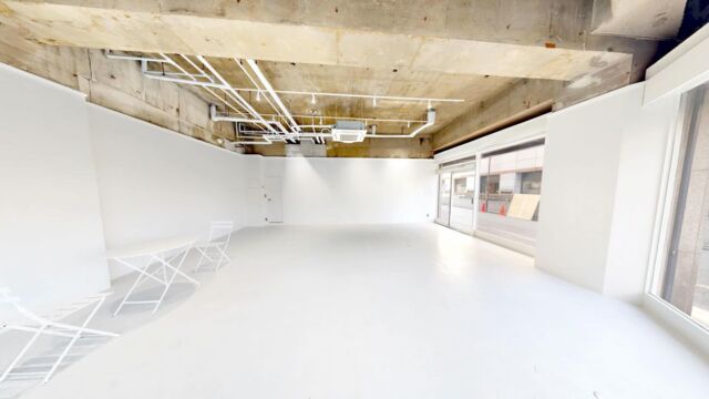 🎯ロケーションハンティング™️

◆新宿 / 新宿区◆
希少な新宿駅近。
1階路面角地のガラス張りポップアップスペース。

新宿ガード下から徒歩1分に位置する会場です。
1階路面会場が非常に少ない新宿エリアでは大変希少な駅近のポップアップスペースのご案内です。

独立1階路面ウォークイン、角地そして駅近という立地を活かしてのポップアップ利用がおすすめの会場です。

【📍新宿駅西口 3分 / ◻️70㎡ / ¥150,000/day / 🆔 : 47150】

https://locationhunting.jp/47150

📙【会場掲載募集中】
会場の掲載ご相談はこちら。掲載無料、上質な会場だけを扱う会場予約サービスです
https://locationhunting.jp/join

📘【展示会場・ポップアップ】
独自の視点で厳選された人気オススメ会場一覧ページです。
locationhunting.jp/3271

📗【会場無料提案サービス】
会場お探しの方へ、即日会場提案。提案サービスご利用無料です
https://locationhunting.jp/suggest