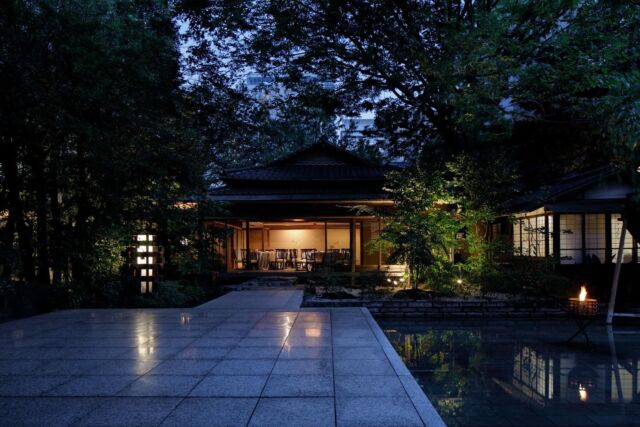 🎯ロケーションハンティング™️

◆愛知県 / 名古屋市◆
旧料亭跡の庭園付きパーティ会場

名古屋城を徒歩圏に収めた4階建て和風パーティ会場のご案内です。
歴史を持つ旧料亭座敷跡のモダンな日本建築と、自然光が差し込む木材とガラスを活かした開放的で上質な空間の室内が調和した会場です。

【丸の内駅 3分 / 127㎡ / ¥800,000/day / iD：50066】

https://locationhunting.jp/50066

📙【会場掲載募集中】
会場の掲載ご相談はこちら。掲載無料、上質な会場だけを扱う会場予約サービスです
https://locationhunting.jp/join

📘【名古屋】のオススメ会場一覧 
独自の視点で厳選された人気オススメ会場一覧ページです。
https://locationhunting.jp/nagoya

📗【会場無料提案サービス】
会場お探しの方へ、即日会場提案。提案サービスご利用無料です
https://locationhunting.jp/suggest