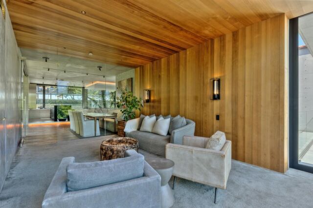 🎯ロケーションハンティング™️

◆表参道 / 南青山 / 港区◆
骨董通りすぐ。
根津美術館裏に位置する安藤忠雄設計のカウンターキッチン付き上質なラウンジスペース・ハウススタジオのご案内です。

各種撮影利用のほか、招待制のイベント、商談や打ち合わせなどでのご利用にオススメです。
同スペース別フロアの同時利用も可能です。

【📍表参道駅9分 / ◻️140㎡ / ¥352,000/day / 🆔 : 2640】

https://locationhunting.jp/2640

📙【会場掲載募集中】
会場の掲載ご相談はこちら。掲載無料、上質な会場だけを扱う会場予約サービスです
https://locationhunting.jp/join

📘【表参道】のオススメ会場一覧 
独自の視点で厳選された人気オススメ会場一覧ページです。
https://locationhunting.jp/omotesando

📗【会場無料提案サービス】
会場お探しの方へ、即日会場提案。提案サービスご利用無料です
https://locationhunting.jp/suggest