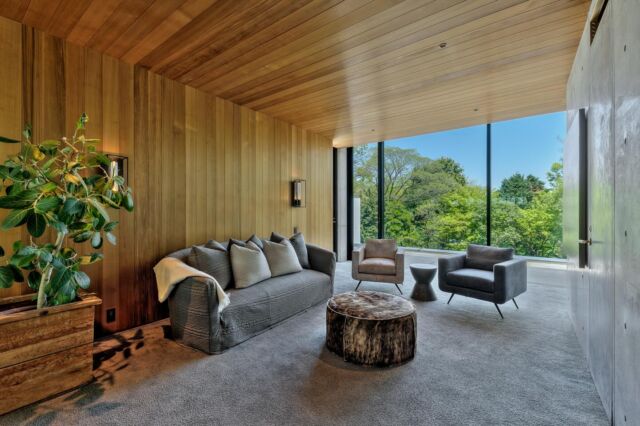 🎯ロケーションハンティング™️

◆表参道 / 南青山 / 港区◆
骨董通りすぐ。
根津美術館裏に位置する安藤忠雄設計のカウンターキッチン付き上質なラウンジスペース・ハウススタジオのご案内です。

各種撮影利用のほか、招待制のイベント、商談や打ち合わせなどでのご利用にオススメです。
同スペース別フロアの同時利用も可能です。

【📍表参道駅9分 / ◻️140㎡ / ¥352,000/day / 🆔 : 2640】

https://locationhunting.jp/2640

📙【会場掲載募集中】
会場の掲載ご相談はこちら。掲載無料、上質な会場だけを扱う会場予約サービスです
https://locationhunting.jp/join

📘【表参道】のオススメ会場一覧 
独自の視点で厳選された人気オススメ会場一覧ページです。
https://locationhunting.jp/omotesando

📗【会場無料提案サービス】
会場お探しの方へ、即日会場提案。提案サービスご利用無料です
https://locationhunting.jp/suggest