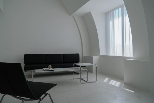🎯ロケーションハンティング™️

◆大阪 / 北区◆
天井高3.6mアーチ天井。2つの空間を持つ撮影スタジオ

京阪中之島線・中之島駅6番出口より徒歩1分のレンタルスタジオのご案内です

天井と2種類の異なる空気感を持つ空間という環境を活かしてのファッション撮影や、プロダクト撮影など幅広い撮影利用にオススメの会場です

【📍中之島駅 1分 / ◻️81.80㎡ / ¥44,000/3h / 🆔：51309】

https://locationhunting.jp/51309

📙【会場掲載募集中】
会場の掲載ご相談はこちら。掲載無料、上質な会場だけを扱う会場予約サービスです
https://locationhunting.jp/join

📘【大阪】のオススメ会場一覧 
独自の視点で厳選された人気オススメ会場一覧ページです
https://locationhunting.jp/category/area/osaka

📗【会場無料提案サービス】
会場お探しの方へ、即日会場提案。提案サービスご利用無料です
https://locationhunting.jp/suggest