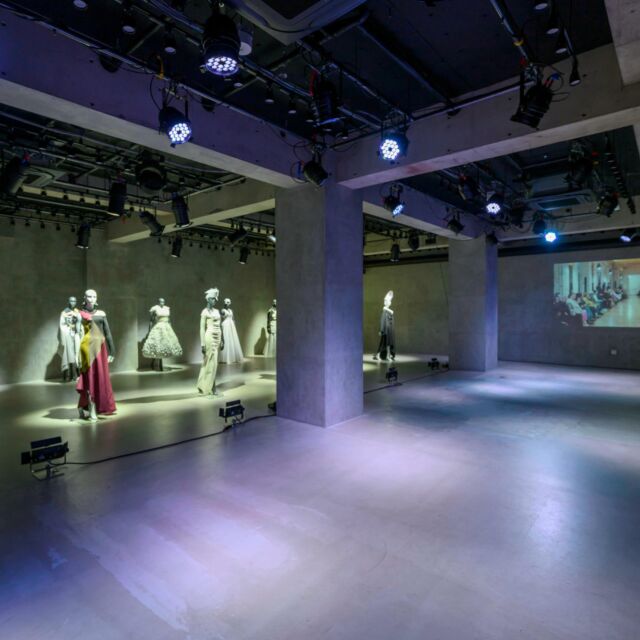🎯ロケーションハンティング™️

◆猿楽町 / 渋谷区◆
白x黒xコンクリート仕様の展示会場 / クリエイティブスペース
旧山手通り沿い

代官山駅から徒歩3分の好立地にある、総面積およそ350㎡ / スタジオ面積200㎡のシンプルなグレードの高い演出を行うのにふさわしい会場です
占有の高速回線が2つ、控え室に加えシャンプー台も完備し、多岐にわたる利用方法にオススメです

【📍代官山3分 / 200㎡ /◻️ ¥33,000/h /🆔 : 21394】

https://locationhunting.jp/21394

📙【会場掲載募集中】
会場の掲載ご相談はこちら。掲載無料、上質な会場だけを扱う会場予約サービスです
https://locationhunting.jp/join

📘【代官山】のオススメ会場一覧 
https://locationhunting.jp/category/area/daikanyama

📗【会場無料提案サービス】
会場お探しの方へ、即日会場提案。提案サービスご利用無料です
https://locationhunting.jp/suggest