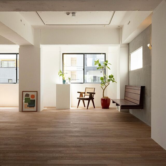 🎯ロケーションハンティング™️

◆門前仲町 / 江東区◆
天井高さ4.4m、豊富な自然光と多彩な撮影背景を備えたハウススタジオ。

広さ152㎡。自然光が差し込む白とモルタルを基調とした天井高さ4.4mのスタジオスペースと、天井高さ2.2m、ウッドフローリング仕様のラウンジスペースの2ゾーン構成の撮影スタジオのご案内です。

写真・動画撮影や、展示会としての利用にもオススメの会場です。

【門前仲町駅 11分 / 152㎡ / ¥150,000/day / iD：50807】

https://locationhunting.jp/50807

📙【会場掲載募集中】
会場の掲載ご相談はこちら。掲載無料、上質な会場だけを扱う会場予約サービスです
https://locationhunting.jp/join

📘【展示会場】
独自の視点で厳選された人気オススメ会場一覧ページです。
locationhunting.jp/3271

📗【会場無料提案サービス】
会場お探しの方へ、即日会場提案。提案サービスご利用無料です
https://locationhunting.jp/suggest